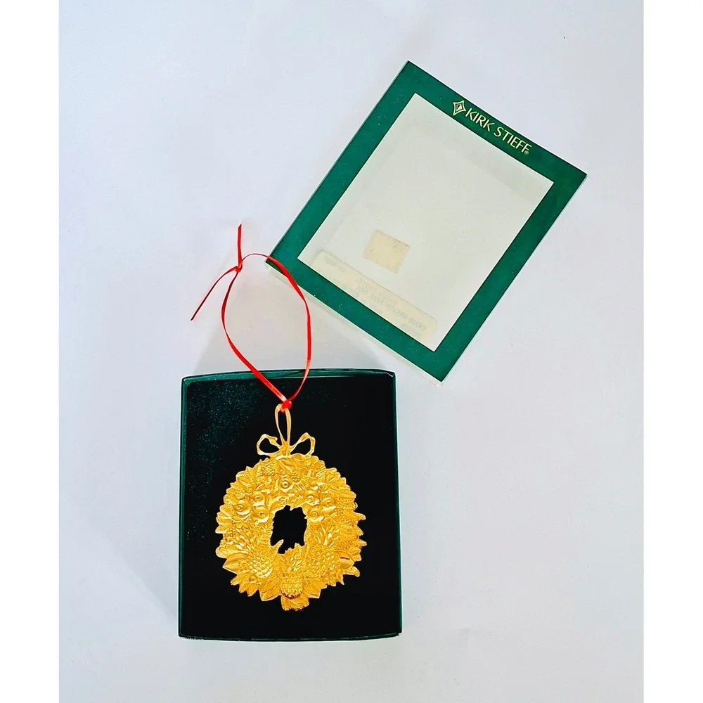 Kirk Stieff Williamsburg Wreath Christmas Ornament CW120 Gold Tone Pewter Boxed